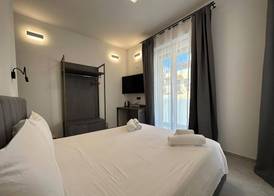 Dolmen Guest House 3