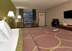 Super 8 by Wyndham Houston/NASA 3