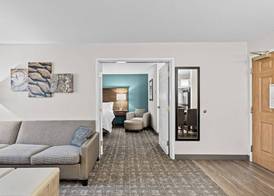 Staybridge Suites CALGARY AIRPORT by IHG 4