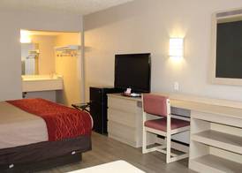 Econo Lodge Paducah West I-24 3