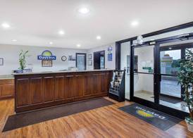 Days Inn by Wyndham Savannah 4