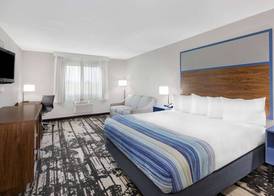 AmericInn by Wyndham Pella 5