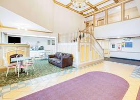 Super 8 by Wyndham Brooklyn 4