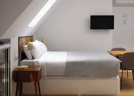 Limehome Madrid Calle de Bolivia 5