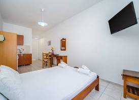 Ancient Thera Apartments 5