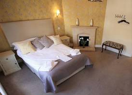 The Saracens Head Hotel 5