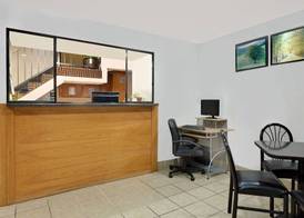 Super 8 by Wyndham Waynesboro 3
