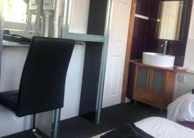 OYO The Bentleys Hotel 5