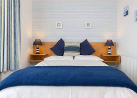 Marine Hotel 3