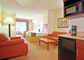 Holiday Inn Express & Suites DYERSBURG by IHG 3