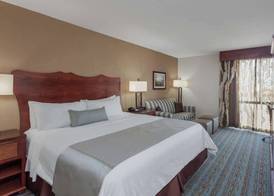 Wyndham Visalia 5