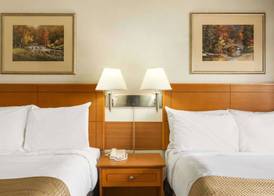 Travelodge by Wyndham Edmonton East 4