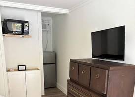 Saratoga Garden Motel 3
