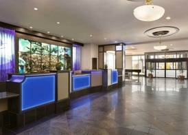 Travelodge by Wyndham Quebec City Hotel & Convention Centre 2