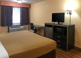 Econo Lodge Purcell 5