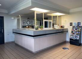 Super 8 by Wyndham Metropolis 5
