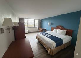 Days Inn by Wyndham Sidney OH 5