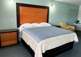 Regency Inn Bald Knob 4