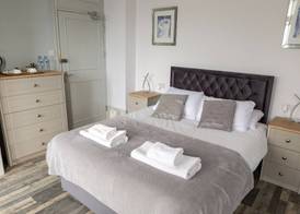 Highlands Hotel and bar 3