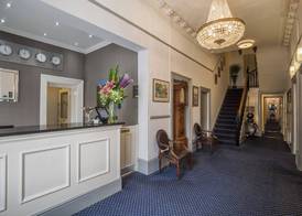 OYO Devonshire Park Hotel 4