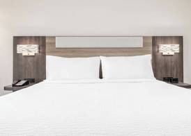 Holiday Inn Express & Suites AUSTIN AIRPORT EAST by IHG 4