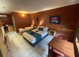 Pine Tree Motel 5