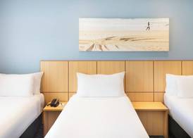 Mercure Brisbane Garden City 4