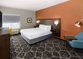 La Quinta by Wyndham Olathe 5