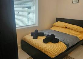 Seaside Haven Coastal Comfort 200m from the Beach 2