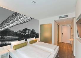 Super 8 by Wyndham Oberhausen am Centro 5