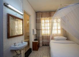 Hotel Embassy 5