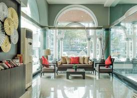 Boss Hotel 5