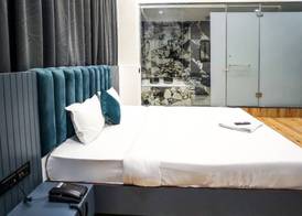 HOTEL THE PARKER INN By KBNT GROUP 4