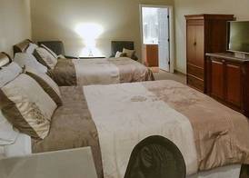 Rolling Hills Lodge 3