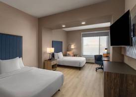 La Quinta Inn & Suites by Wyndham Tracy 4