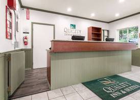 Quality Inn & Suites Bainbridge Island 2