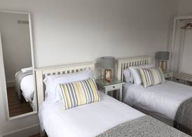 The Eyre Square Townhouse 4