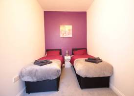 Lovely 2-bed Downstairs Apartment 5