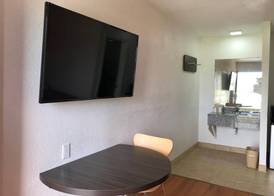 Motel 6-Clute, TX 5