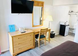 Super 8 by Wyndham Fort Scott 2