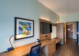Holiday Inn Express & Suites CHARLOTTE - SOUTH END by IHG 5