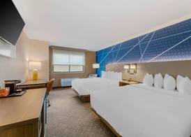Comfort Inn River's Edge 4