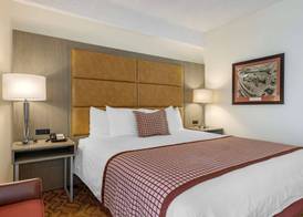 Best Western Plus Thousand Oaks Inn 4