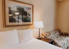 Carriage House Country Club 4