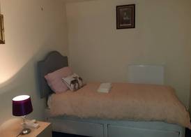 Phoenix Nights Guest House 3