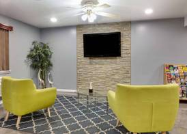 Super 8 by Wyndham Downtown / Alamo 4