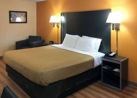 Econo Lodge Purcell 4