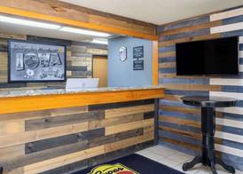 Super 8 by Wyndham Humboldt 2