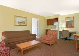 Days Inn by Wyndham St. Louis/Westport MO 5