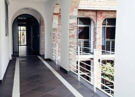 Airport View Hotel 5